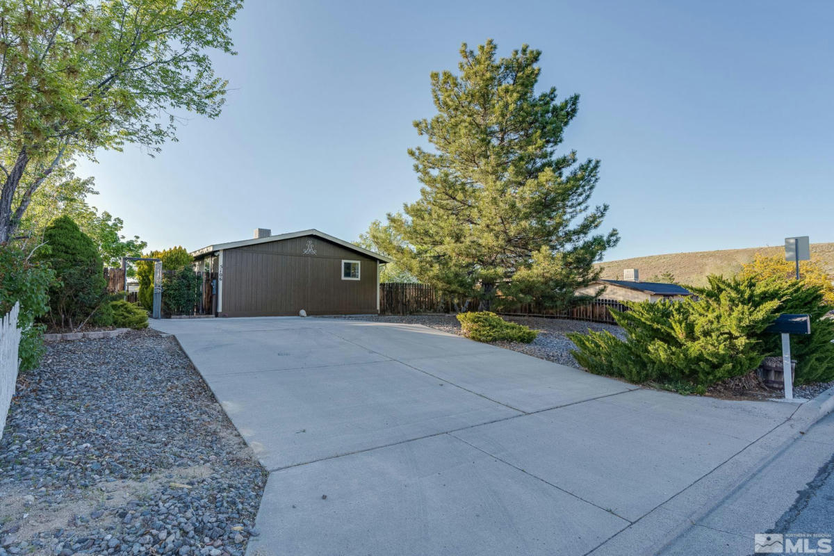 5106 VALLEY HI DR, SUN VALLEY, NV 89433, photo 1 of 35